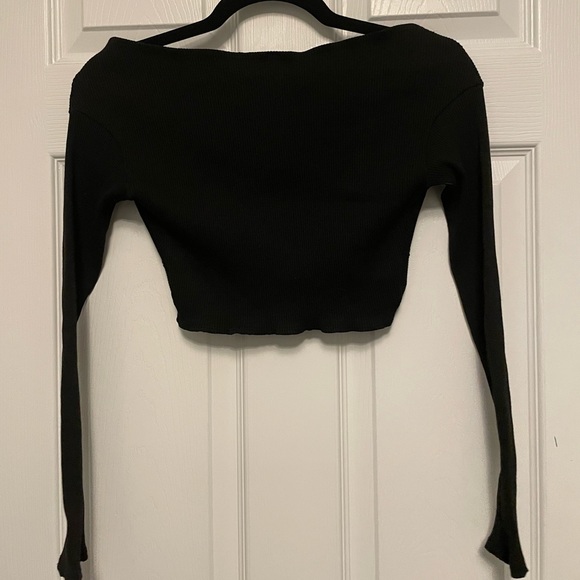 Cropped Long Sleeve - Picture 2 of 4